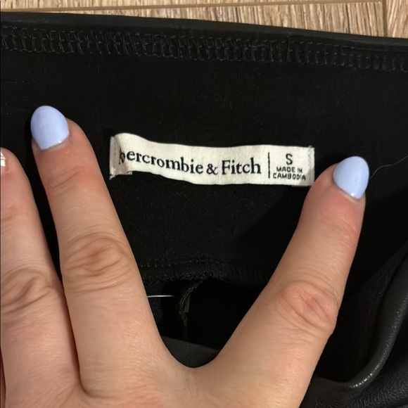 NWT | Abercrombie & Fitch faux leather leggings small - Picture 2 of 6